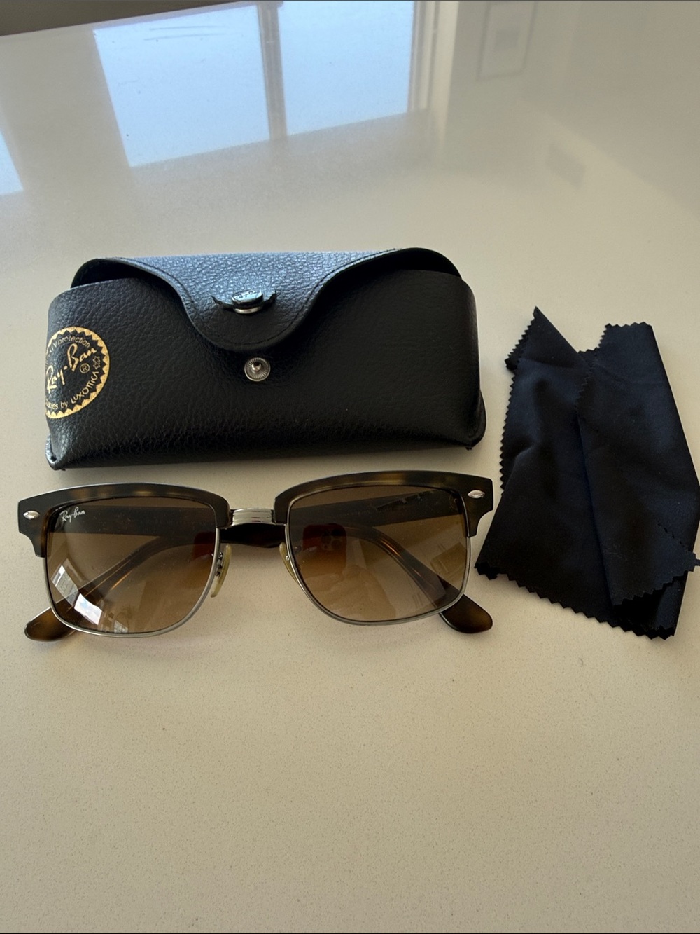Ray-Ban Brown Gradient Clubmaster Sunglasses with Black Case
